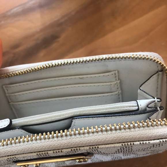 Michael Kors Wallet! - Picture 5 of 5